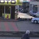 Karaman’da otomobille çarpışan motosiklet sürücüsü yaralanırken kaza anı güvenlik kamerasında görüntülendi.