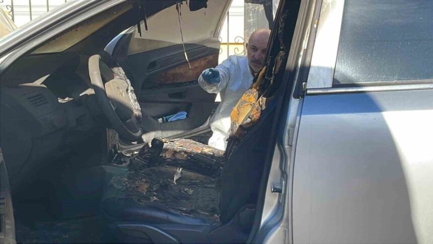 Karaman’da park halindeki otomobilin içi yandı, kundaklama ihtimali üzerinde duruluyor. Karaman’da park halindeki otomobilin içi yandı, kundaklama ihtimali üzerinde duruluyor.