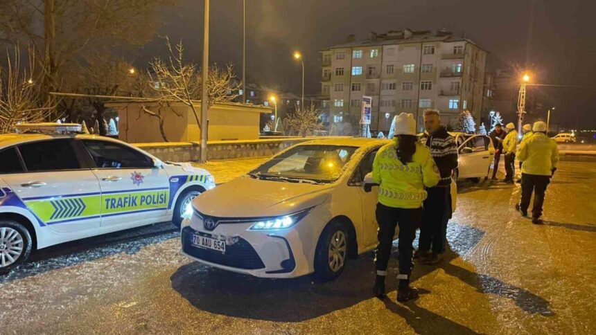 Karaman’da yeni yıl denetimlerinde alkollü araç kullanan 64 sürücüye toplam 620 bin lira ceza kesildi.