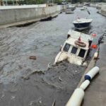 Bodrum’da etkili fırtına, bazı teknelerin batmasına ve karaya sürüklenmesine neden oldu.