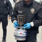 Bağcılar’da karbonmonoksit gazı zehirlenmesi sonucu bir ailenin yaşadığı trajedi komşuları ve oğlu tarafından aktarıldı.