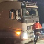 Giresun’un yüksek bölgelerinde kar yağışı sürerken, yolları açık tutmak için Yavuzkemal Belediyesi yoğun mesai harcıyor.