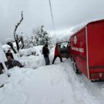 Kozlu’daki yoğun kar yağışı nedeniyle mahsur kalan diyaliz hastasına itfaiye ekipleri ulaştı.