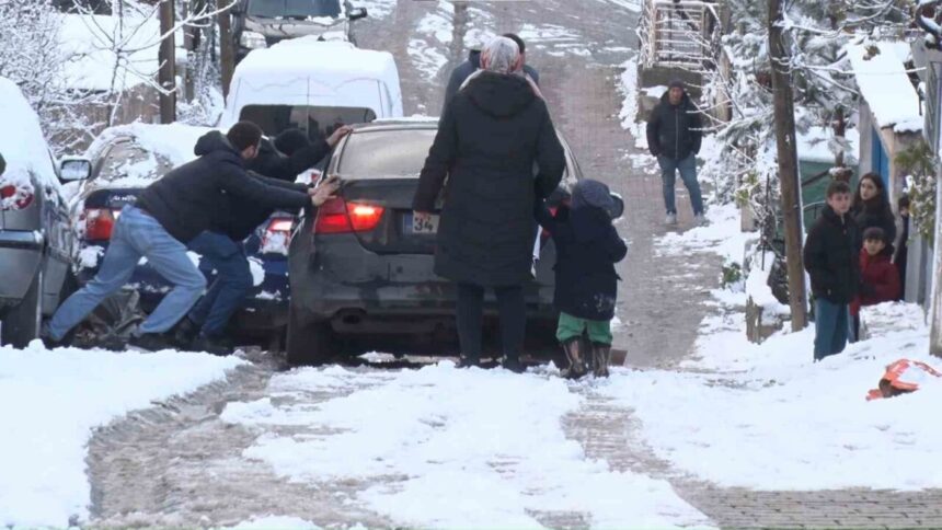 İstanbul’da akşam saatlerinde etkisini artıran kar, günlük yaşamı olumsuz etkiledi.
