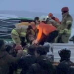 Tokat’ta karlı yolda kayıp otobüs tıra çarptı; sıkışan yolcular için kurtarma çalışmaları devam ediyor.