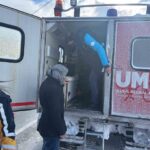 Karlıova’da yoğun kar altında KOAH hastası yaşlı adam UMKE ekiplerince sağlık hizmetine ulaştırıldı.