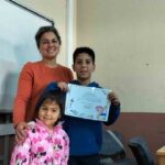 Manisa’nın Sarıgöl ilçesindeki Bağlıca Halil Duran Ortaokulunda karne öncesi etkinlikte anneler ve öğrenciler oyunlar oynadı.