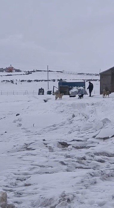 Kars’ta Hava Sıcaklığı Eksi 28 Derece, Elektrik Ekipleri Hayatta Kalma Mücadelesi Veriyor Kars’ta Hava Sıcaklığı Eksi 28 Derece, Elektrik Ekipleri Hayatta Kalma Mücadelesi Veriyor