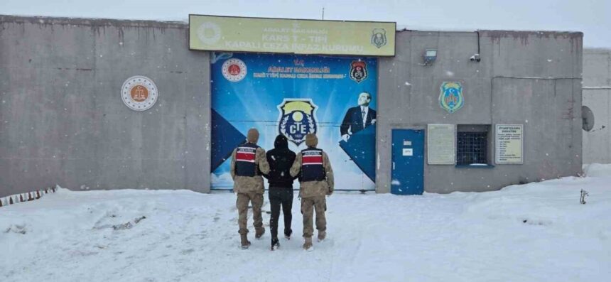 Kars’ta 3 kişi, toplam 9 yıl, 19 ay hapis cezasıyla jandarma tarafından yakalandı. Kars’ta 3 kişi, toplam 9 yıl, 19 ay hapis cezasıyla jandarma tarafından yakalandı.