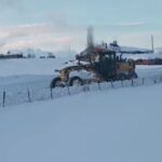 Kars’ta yoğun kar nedeniyle hastalara ulaşamayan ambulanslar için İl Özel İdaresi ekipleri devreye girdi.