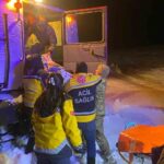 Kars’ta zorlu hava koşullarında Mehmetçik, köyde mahsur kalan hasta kadını hastaneye ulaştırdı.