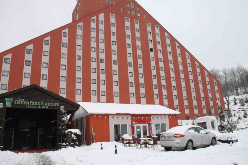 Kartepe’deki The Green Park Kartepe Resort Otel’in ruhsatı mevzuata aykırı eksiklikler nedeniyle iptal edildi. Kartepe’deki The Green Park Kartepe Resort Otel’in ruhsatı mevzuata aykırı eksiklikler nedeniyle iptal edildi.