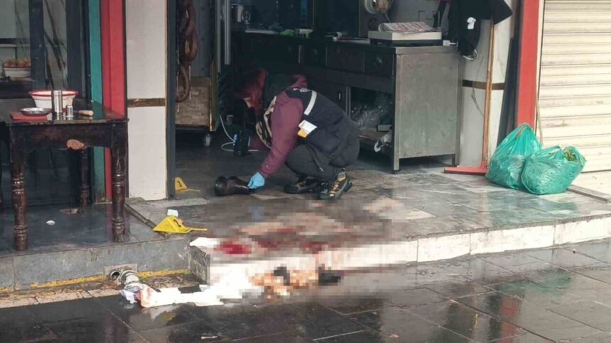 Şanlıurfa’da bir kasap dükkanına yapılan silahlı saldırıda 2 kişi yaralandı. Şanlıurfa’da bir kasap dükkanına yapılan silahlı saldırıda 2 kişi yaralandı.