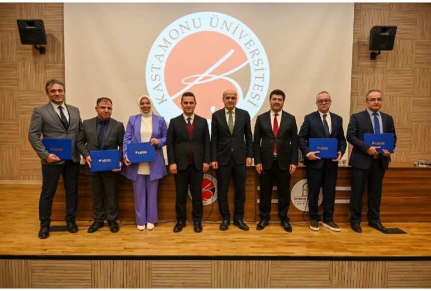 Kastamonu Üniversitesi’nde MEDEK Akreditasyon Belgeleri, meslek yüksekokulları programlarına takdim edildi. Kastamonu Üniversitesi’nde MEDEK Akreditasyon Belgeleri, meslek yüksekokulları programlarına takdim edildi.