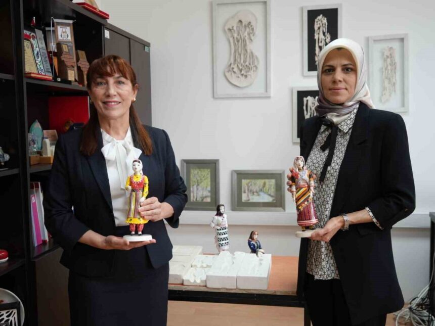 Kastamonu’da yöresel kadın kıyafetli minyatür bebekler, tescillenerek korunmaya alındı. Kastamonu’da yöresel kadın kıyafetli minyatür bebekler, tescillenerek korunmaya alındı.