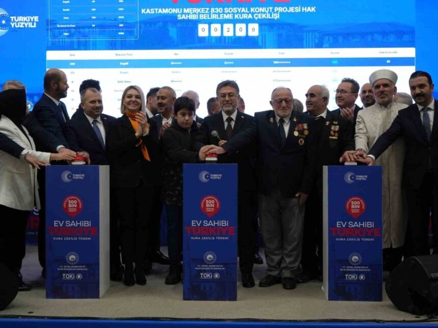 Kastamonu’da 500 Bin Sosyal Konut Projesi çerçevesinde 2 bin 380 konut için kura çekimi yapıldı. Kastamonu’da 500 Bin Sosyal Konut Projesi çerçevesinde 2 bin 380 konut için kura çekimi yapıldı.