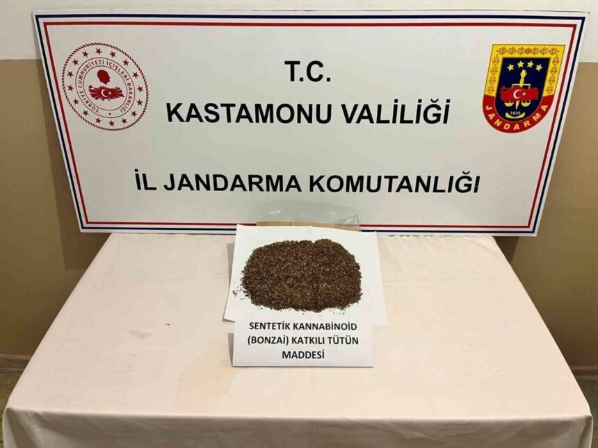 Kastamonu’da jandarma tarafından düzenlenen uyuşturucu operasyonunda 5 kişi gözaltına alındı.