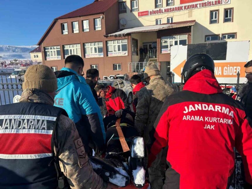 Bingöl’de kayak merkezinde kazada yaralanan kişiye JAK ve UMKE ekipleri müdahale etti. Bingöl’de kayak merkezinde kazada yaralanan kişiye JAK ve UMKE ekipleri müdahale etti.