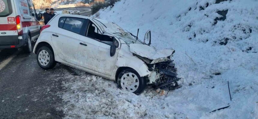 Gölbaşı’nda kaygan yolda kontrolü kaybeden otomobil başka bir araca çarptı; 1 kişi yaralandı.