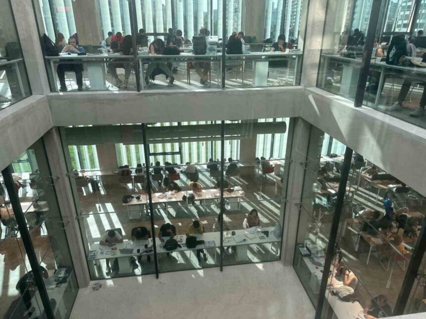 Kayapınar İlçe Halk Kütüphanesi, 2025 boyunca kesintisiz hizmet vererek 346 bin kullanıcıya ulaştı.