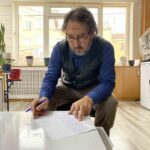 Eskişehir Şairler Derneği Başkanı Kenan Demirel’in kaybolan telefonu sonrası yazdığı ‘Yanarım’ şiiri dikkat çekti.