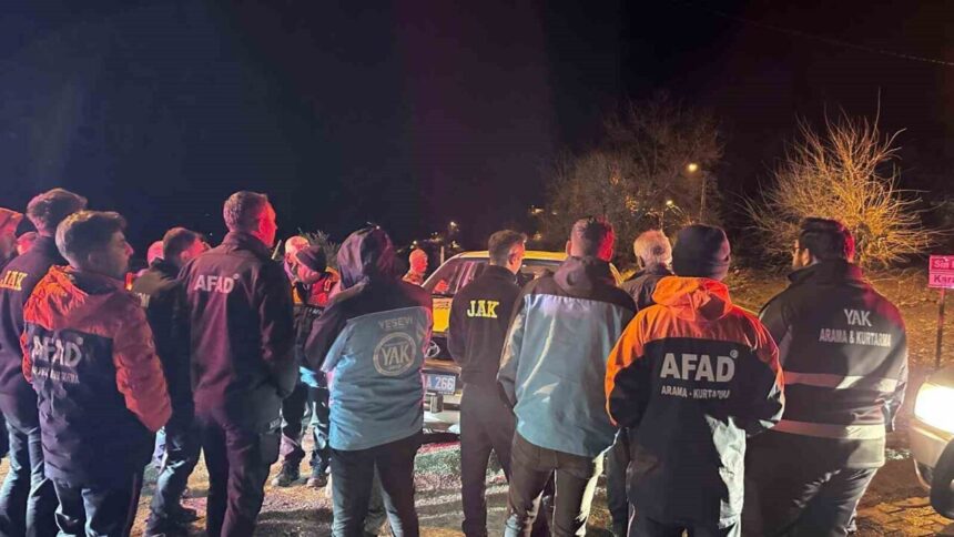 Kozan’da kaybolan 16 yaşındaki kız için arama kurtarma çalışması başlatıldı. Kozan’da kaybolan 16 yaşındaki kız için arama kurtarma çalışması başlatıldı.