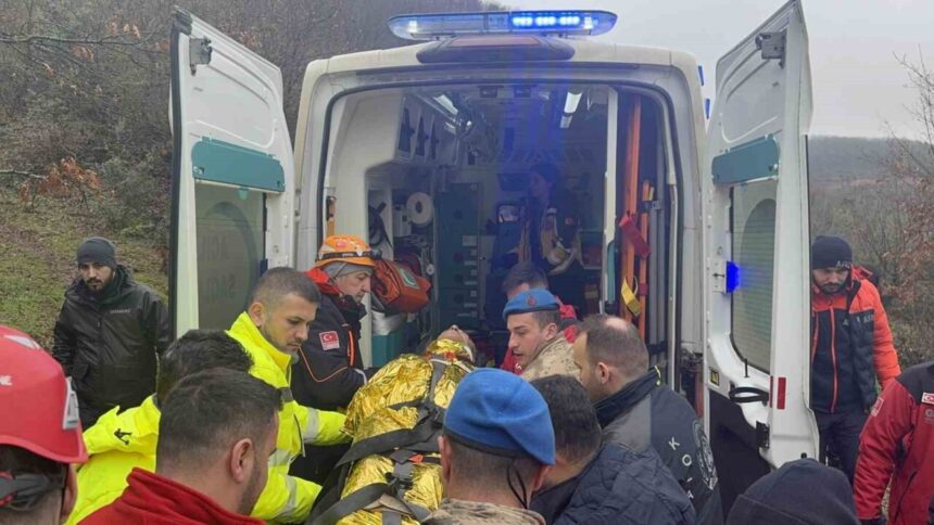 Kocaeli’nin Çayırova ilçesinde kaybolan 70 yaşındaki adam, 20 saat sonra Denizli Göleti yakınlarında sağ bulundu. Kocaeli’nin Çayırova ilçesinde kaybolan 70 yaşındaki adam, 20 saat sonra Denizli Göleti yakınlarında sağ bulundu.