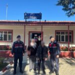 Manavgat’ta kaybolan alzaymır hastası, jandarma devriyesiyle bulundu ve ailesine teslim edildi.