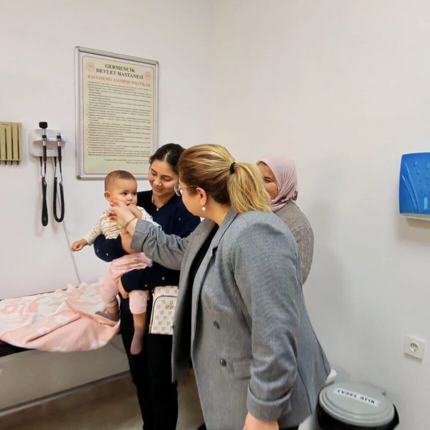 Germencik Kaymakamı Sultan Doğru, Devlet Hastanesi’nde sağlık hizmetlerini denetleyerek bilgi aldı.