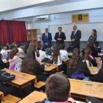 Kaymakam Ali Güldoğan, Salihli Milli Egemenlik Ortaokulu’nu ziyaret ederek eğitim durumu hakkında bilgi aldı.