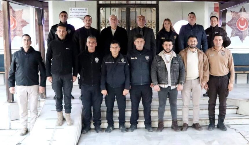 Yatağan Kaymakamı Turgay İlhan, yeni yıl nedeniyle ilçe emniyet ve jandarma teşkilatlarını ziyaret etti.