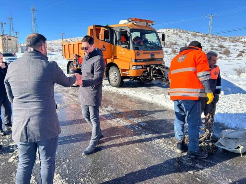 Batman Gercüş Kaymakamı Muhammed Öztaş, soğukta görevli personeli ziyaret etti.