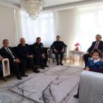 Dinar Kaymakamı Uğuz, şehit ailelerinin Türk milletine önemli bir emanet olduğunu belirtti.