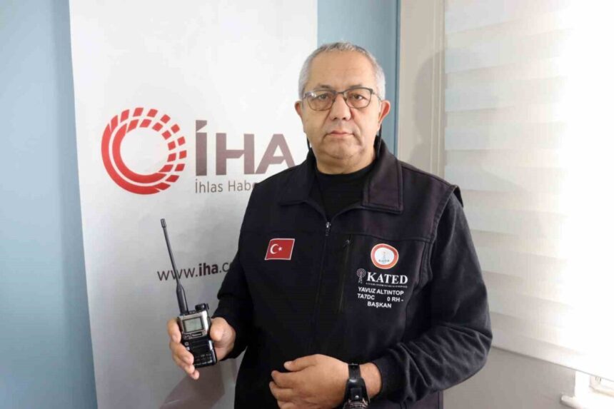 KATED Başkanı Altıntop, amatör telsizcilik eğitimlerinin önemini vurguladı ve 8 bin 307 kişiye ulaşmanın sevincini paylaştı. KATED Başkanı Altıntop, amatör telsizcilik eğitimlerinin önemini vurguladı ve 8 bin 307 kişiye ulaşmanın sevincini paylaştı.