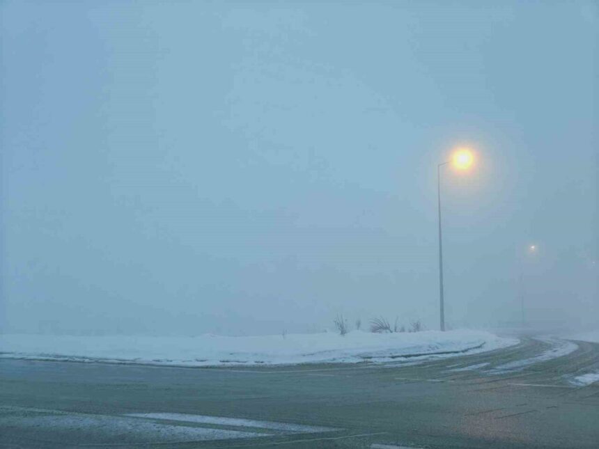 Kayseri’nin yüksek kesimlerinde hava sıcaklıklarının düşmesiyle sis oluştu. Kayseri’nin yüksek kesimlerinde hava sıcaklıklarının düşmesiyle sis oluştu.