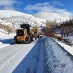 Kayseri’de 10 ilçedeki 126 mahalle yolu kar yağışının ardından yeniden ulaşıma açıldı.