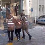 Kayseri’de 2 cezaevi firarisi, yapılan operasyonda ele geçirildi; ruhsatsız silah ve nakit para bulundu.