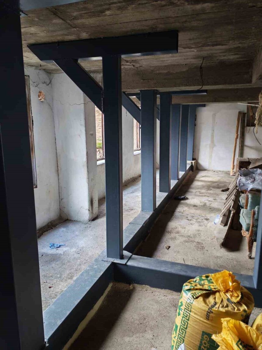 Denizli’nin Buldan ilçesindeki tarihi hamamda izinsiz tadilat yapıldığı belirlendi. Denizli’nin Buldan ilçesindeki tarihi hamamda izinsiz tadilat yapıldığı belirlendi.