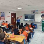 Kemer Belediyesi, 22 okulda 1306 öğrenciye sıfır atık eğitimi verdi. Öğrenciler “Çevre Dedektifi Kerem” ile eğitildi.