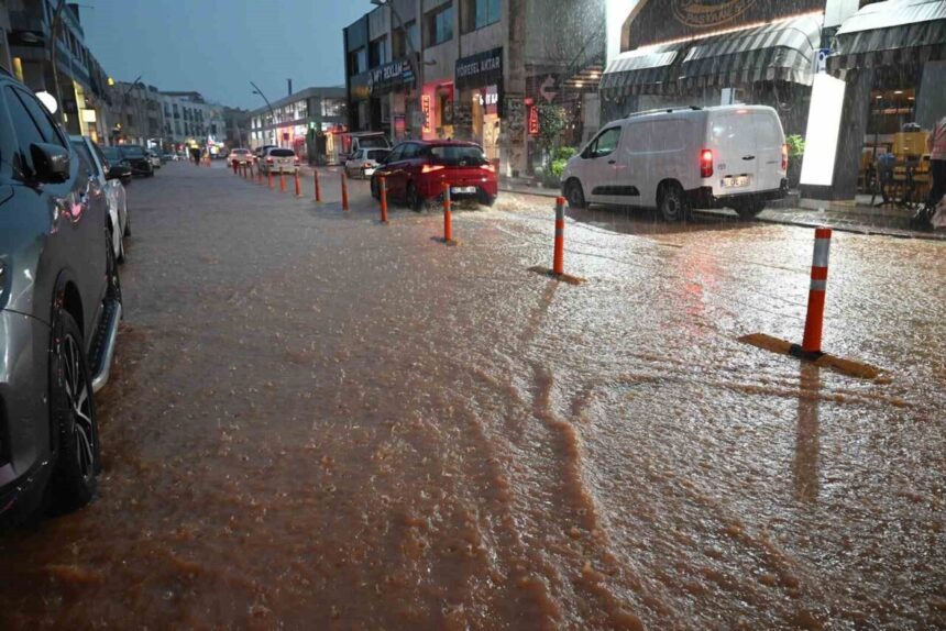 Meteorolojinin yağış uyarısı sonrası Kemer’de su baskınları yaşandı, başkan ekiplerle birlikte çalıştı. Meteorolojinin yağış uyarısı sonrası Kemer’de su baskınları yaşandı, başkan ekiplerle birlikte çalıştı.