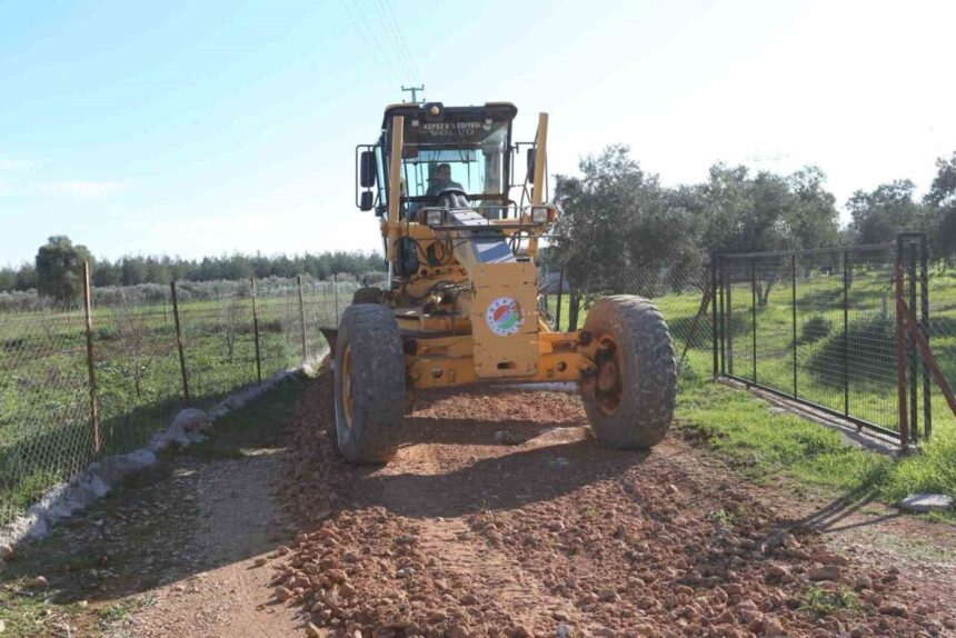Kepez Belediyesi, Kirişçiler Mahallesi’nde ulaşımı güvenli hale getirmek için yeni yollar açıyor. Kepez Belediyesi, Kirişçiler Mahallesi’nde ulaşımı güvenli hale getirmek için yeni yollar açıyor.