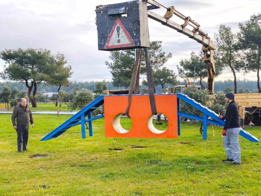 Kepez Belediyesi, Duacı Mahallesi’ndeki Edip Akbayram Gençlik Parkı’na 800 metrekarelik Köpek Oyun Parkı ekledi.
