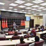 Kepez Belediyesi, yaşlı bireylere hizmet kalitesini artırmak için personeline eğitim programı başlattı.