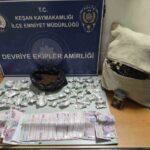 Keşan’da park halindeki takside uyuşturucu ve kaçak tütün ele geçirildi, 5 kişi gözaltına alındı.
