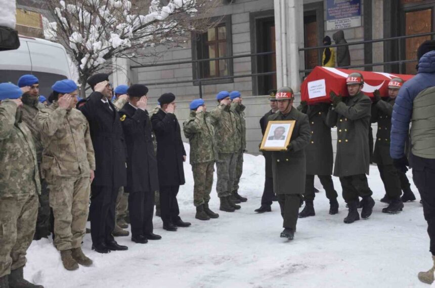 Kıbrıs Barış Harekâtı gazisi Mahmut Durmaz, Muş’un Bulanık ilçesinde düzenlenen askeri törenle defnedildi. Kıbrıs Barış Harekâtı gazisi Mahmut Durmaz, Muş’un Bulanık ilçesinde düzenlenen askeri törenle defnedildi.
