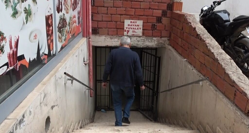 Kilis’te Akşam Saatlerinde Tuvalet Bulamamak Vatandaşları Zor Durumda Bırakıyor