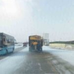 Kırıkkale Belediyesi, hafif kar sonrası yollarda tuzlama çalışması başlattı