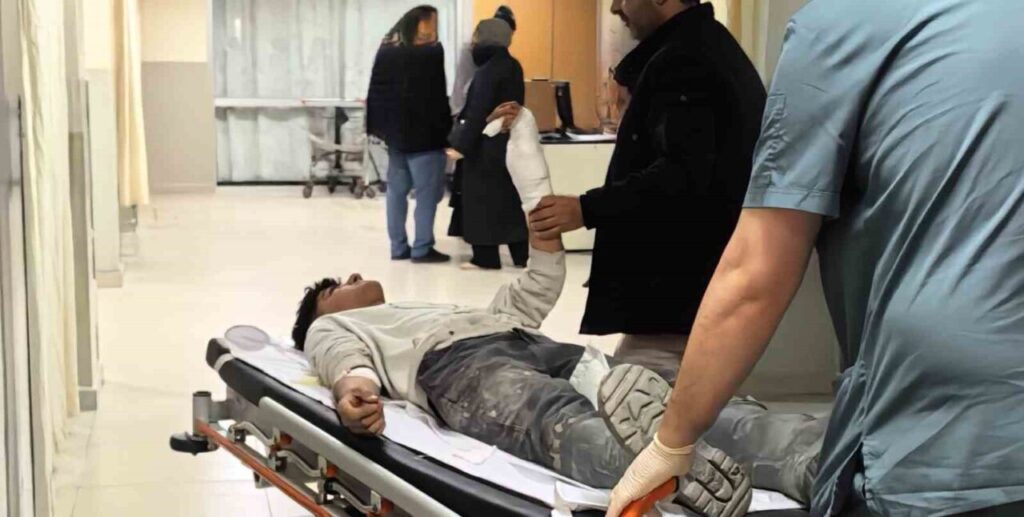 İnegöl’deki oto kaportacıda çırak cam keserek ağır yaralandı