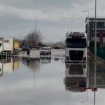 Kırklareli’nde etkili olan şiddetli yağış nedeniyle sokaklar suyla doldu.