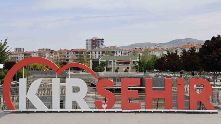 Meteoroloji, Kırşehir ve civarında şiddetli rüzgar ve fırtına uyarısında bulundu. Meteoroloji, Kırşehir ve civarında şiddetli rüzgar ve fırtına uyarısında bulundu.